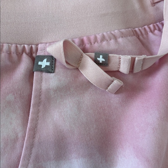 FIGS limited edition breast cancer awareness - Picture 6 of 7